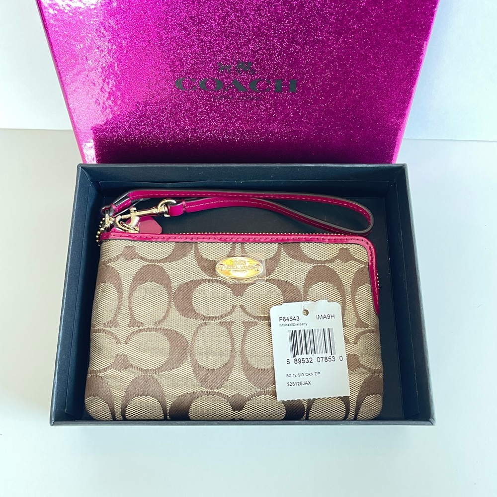 New In Box Coach Signature Logo Wristlet with Pink Strap and Liner - Picture 5 of 5